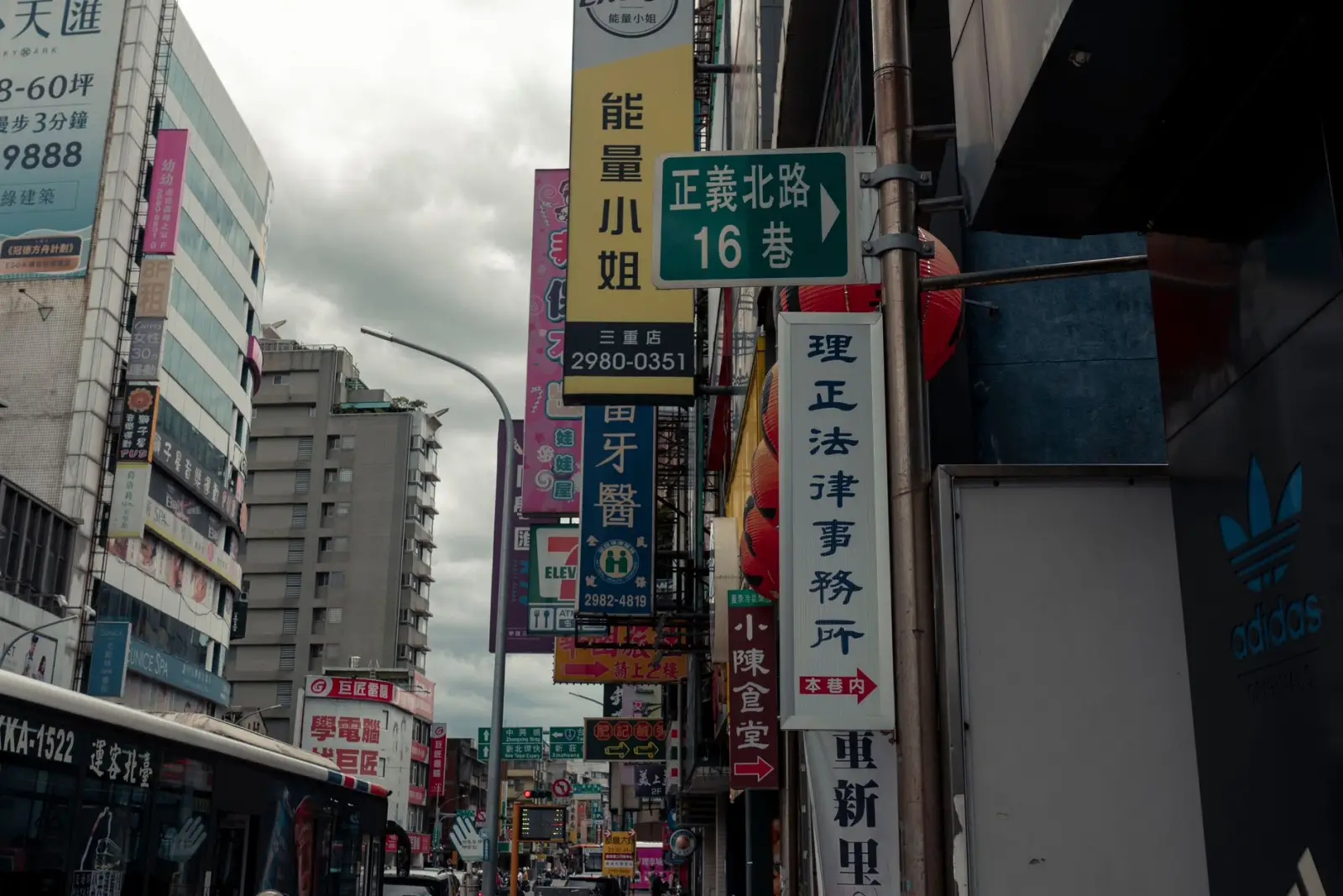 重庆建筑消防应急照明新规实施：疏散指示系统设计调整要点