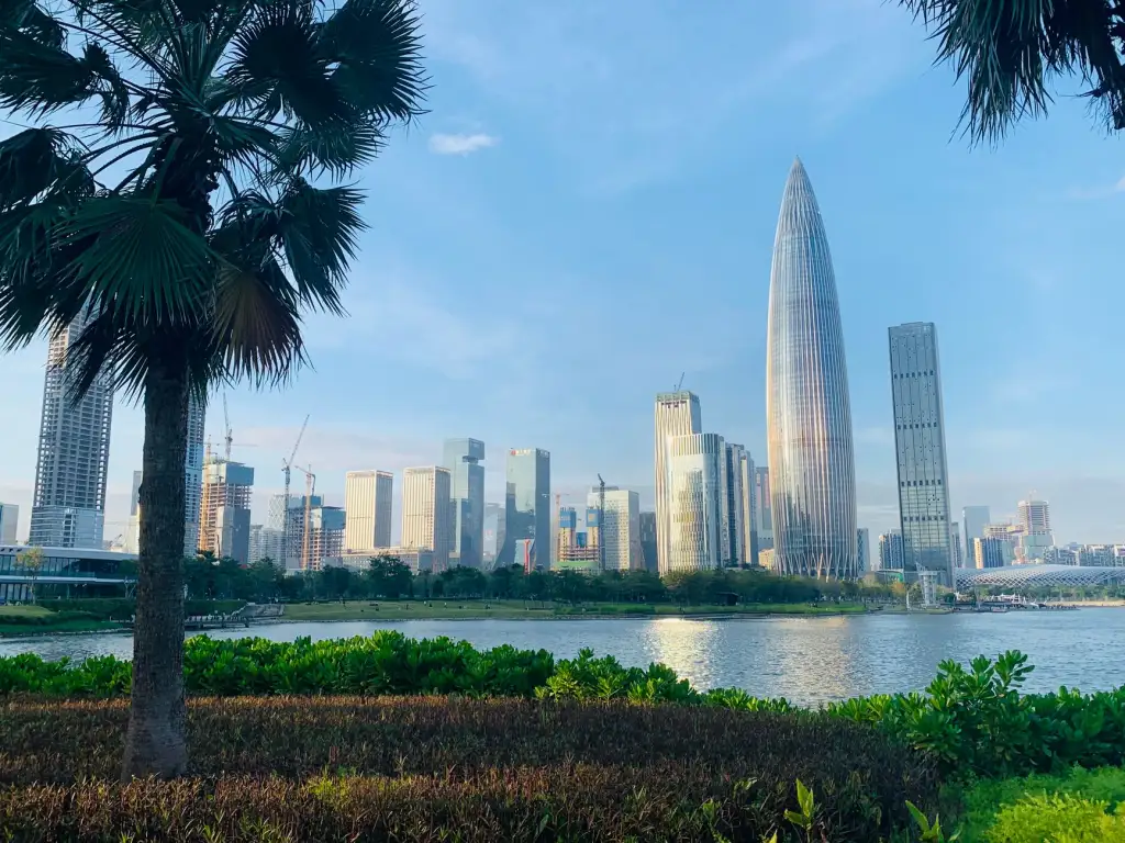 疏散指示灯与安全出口灯在大型商业体的选型对比