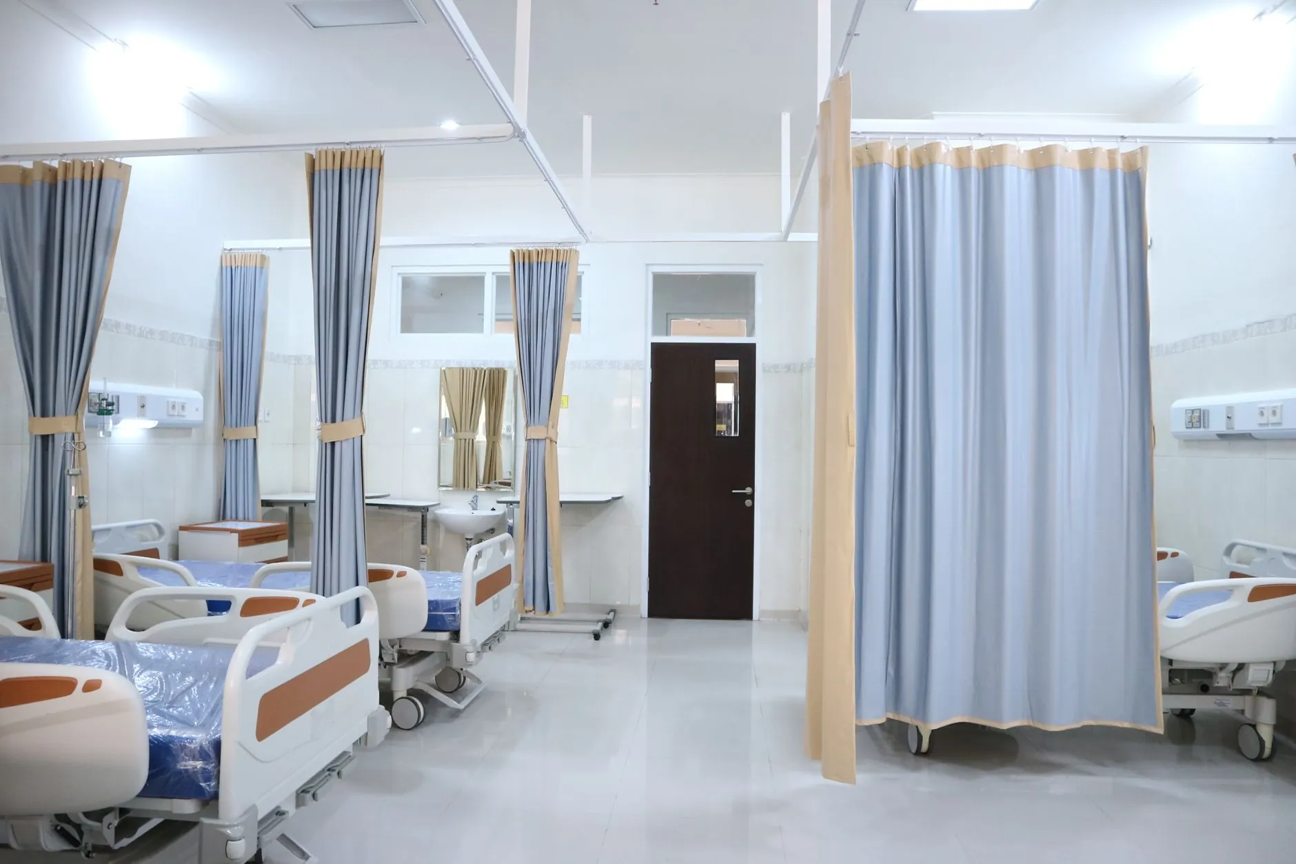 重庆建筑消防验收新规实施：疏散指示与应急照明配置要求解读